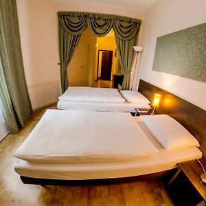 Comfort Queen Room