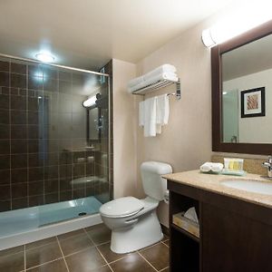 Premier Queen Room