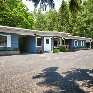 Whispering Winds Motel