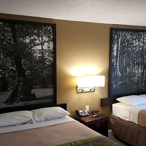 Super 8 By Wyndham Greensboro/Coliseum/Conv.