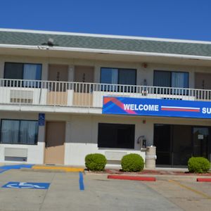 Super 7 Inn