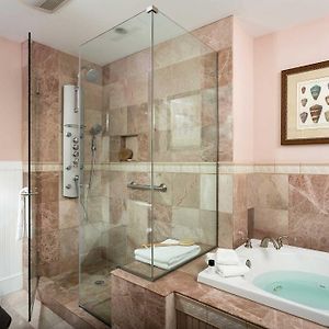 Grand King Suite