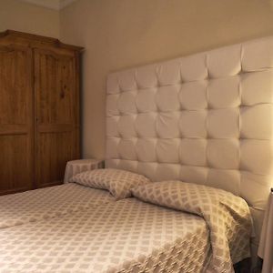 Budget King Room