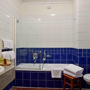Quintuple Room