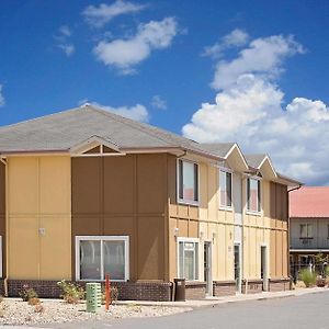 Super 8 By Wyndham Denver Central