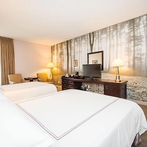 Tradition Tower Queen Room