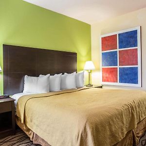 Standard Queen Room