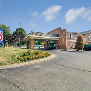 Motel 6-Waukegan, Il