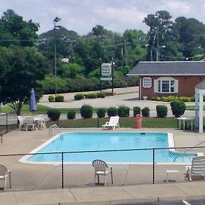 Quarterpath Inn & Suites