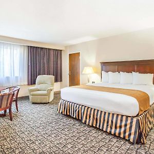 Clarion Inn - Airport University