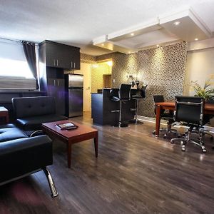 Luxury Queen Suite
