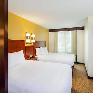 Upper Floors Queen Room