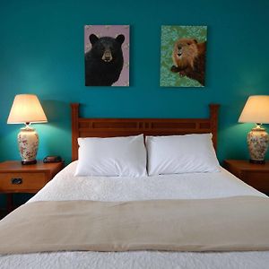 Harwood Hill Motel