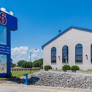 Motel 6-Richmond, In