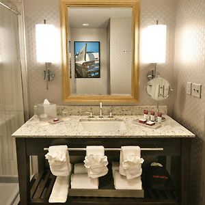Connecting Queen Room
