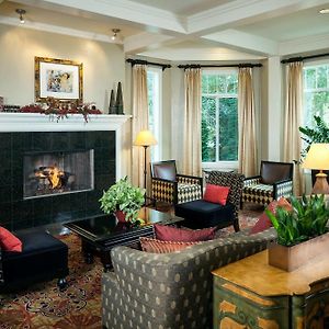 Plaza Inn & Suites At Ashland Creek