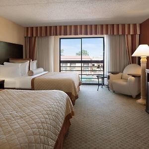 Tradition Room
