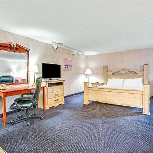 Deluxe King Suite