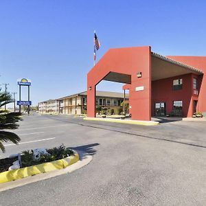 Deluxe Inn San Antonio Near Lackland Afb
