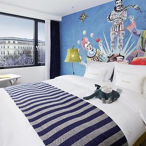 Medium King Room