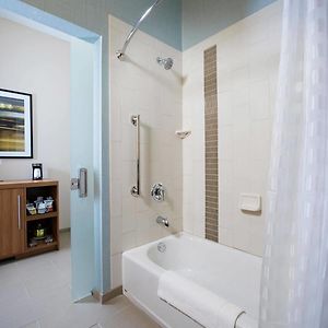 Upper Floors Queen Room