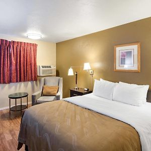 Queen Room Mobility accessible