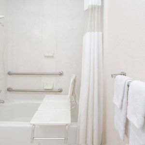 King Room Mobility accessible