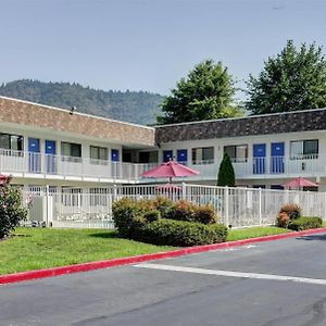 Motel 6-Grants Pass, Or