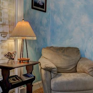 Deluxe Queen Suite