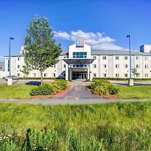 Motel 6-Huntsville, On