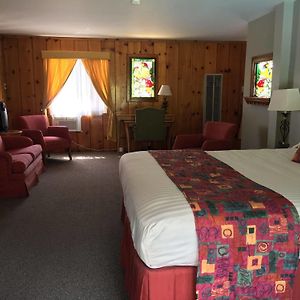 Piazza'S Pine Cone Inn