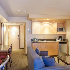 One-Bedroom King Suite