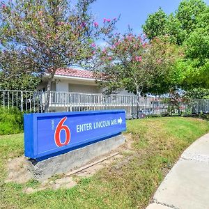 Motel 6-Corona, Ca