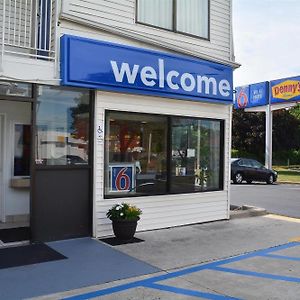 Motel 6-Southington, Ct - Hartford