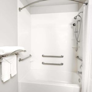 Queen Room Mobility or hearing accessible