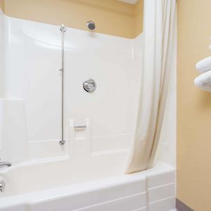 Queen Room Mobility accessible