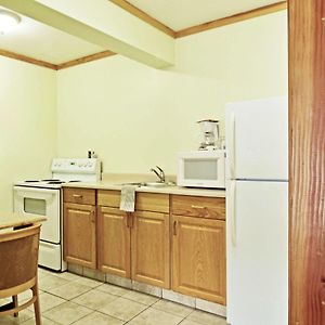 Ground Floor Queen Studio
