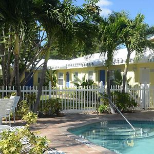 Bahama Beach Club Pompano - Fort Lauderdale - Charming And Cozy Studios & Apartments Close To Beach With Pool