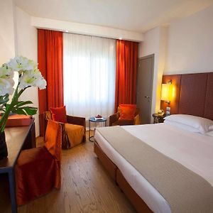 Connecting Room