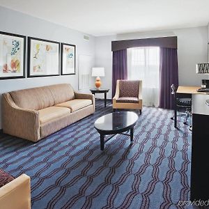 One-Bedroom King Suite