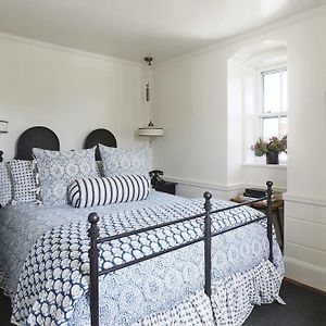Petite Queen Room