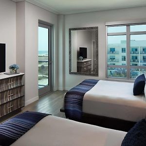 One-Bedroom Queen Suite
