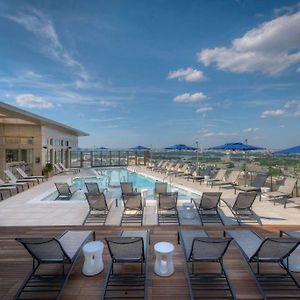 Global Luxury Suites Near Pentagon City