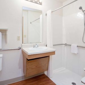 Queen Suite Mobility accessible