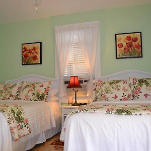 Speakeasy Inn (Adults Only)