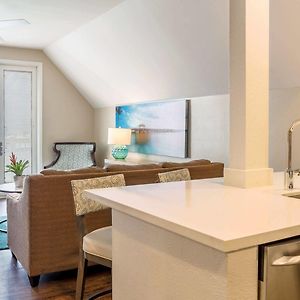 Standard One-Bedroom King Suite