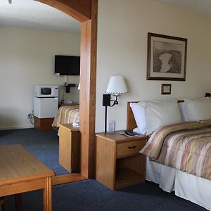 Deluxe Queen Suite