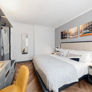 Premier One-Bedroom Suite