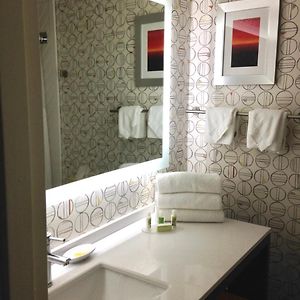Deluxe  Queen Room Disability Access