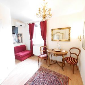 Budget King Room